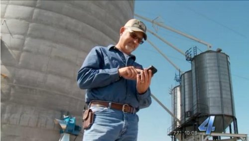 Hombre que recupera iPhone