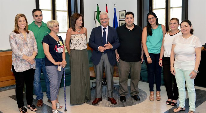 El consejero de Presidencia se reúne con representantes de emigrantes retornados