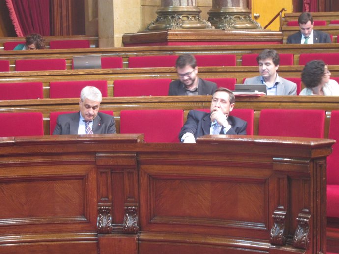 Germà Gordó y Josep Maria Pelegrí, en el pleno del Parlament