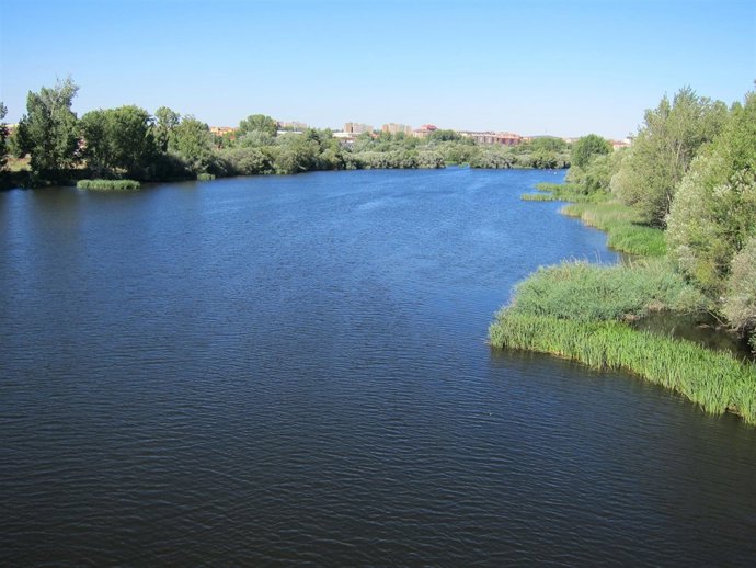 Río Tormes a su paso por Salamanca