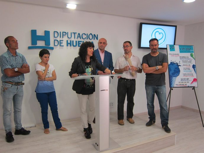 Presentan la programación estival en el Muelle de las Carabelas. 