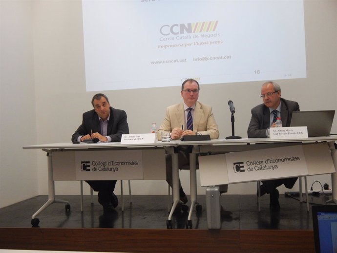 Medio y derecha: el presidente del CCN, A. Pont, y el jefe de estudios A. Macià
