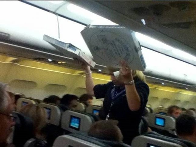 50 Pizzas Se Repartieron A Los Pasajeros De Un Vuelo Retrasado