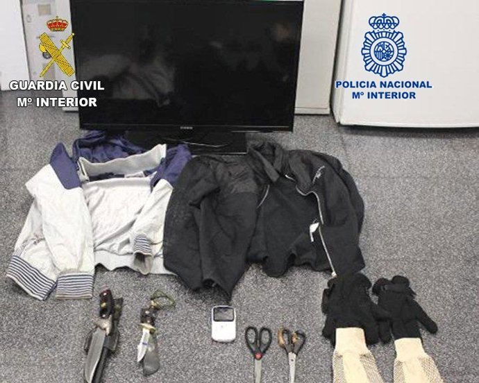 Objetos incautados por los agentes en el operativo