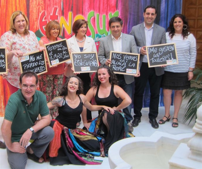 Foto de familia de la presentación de Etnosur 2014