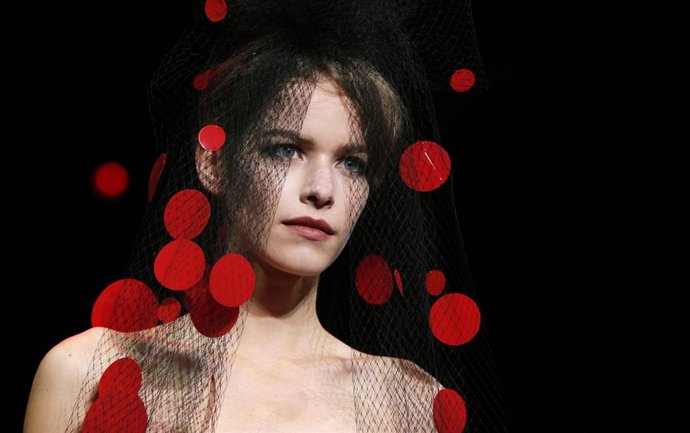 Armani apuesta por el rojo y el negro para esta temporada