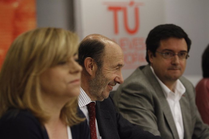 Elena Valenciano, Alfredo Pérez Rubalcaba y Óscar López 