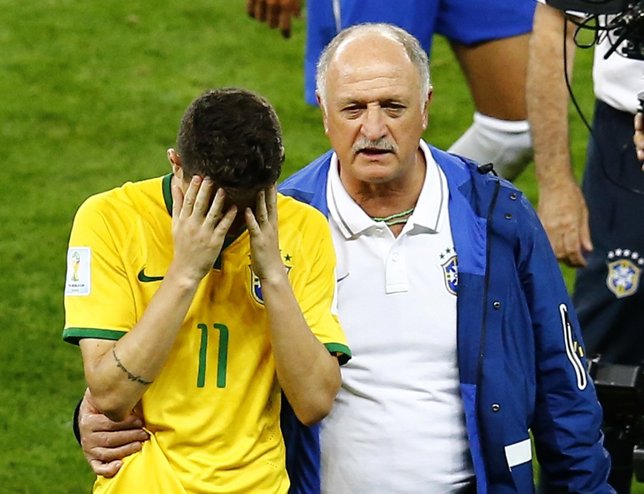 Scolari consuela a Oscar