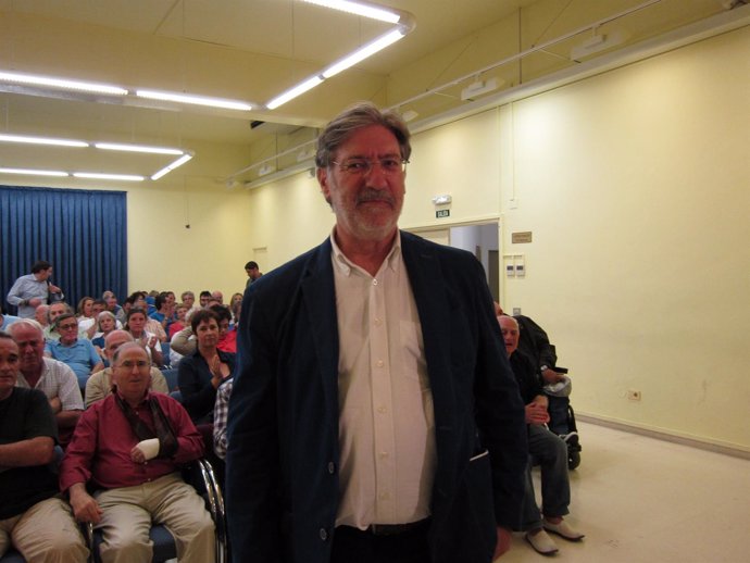 El candidato de Izquierda Socialista, José Antonio Pérez Tapias, en Logroño
