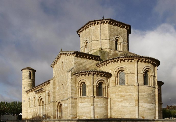 Iglesia románico palentino en Frómista (Palencia)