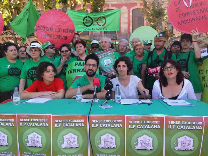 Presentación de una ILP contra los desahucios y la pobreza energética