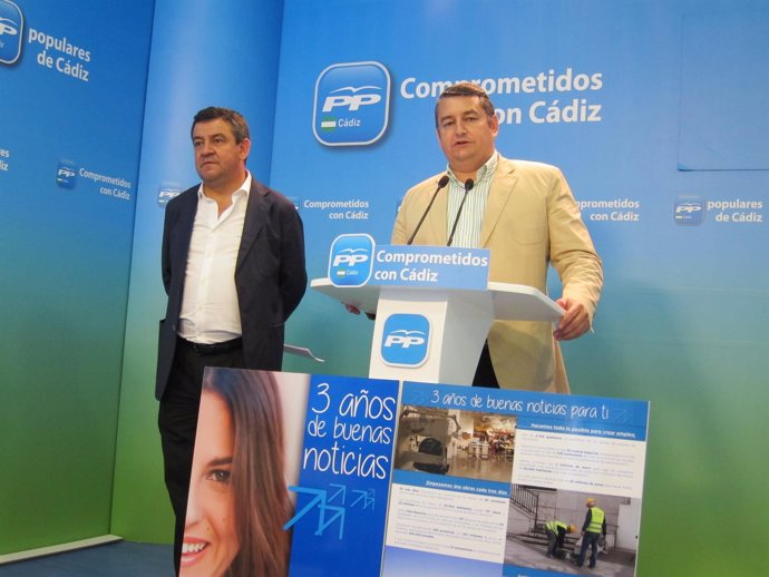 Los 'populares' gaditanos Antonio Sanz y José Loaiza en rueda de prensa