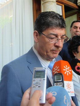 Diego Valderas, hoy ante los medios