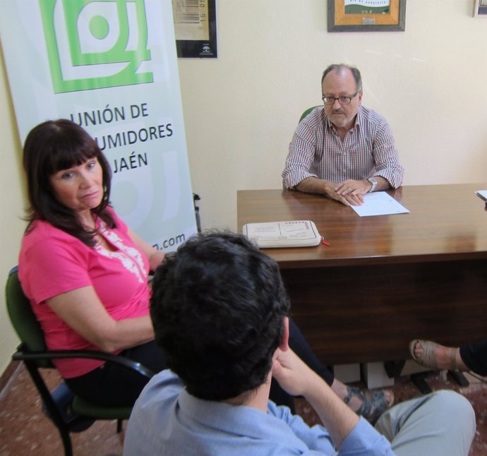 Reunión de Micaela Navarro en la sede de UCE-Jaén