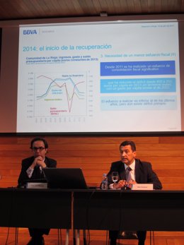 Doménech, a la derecha, y Azcunaga, en la presentación del estudio