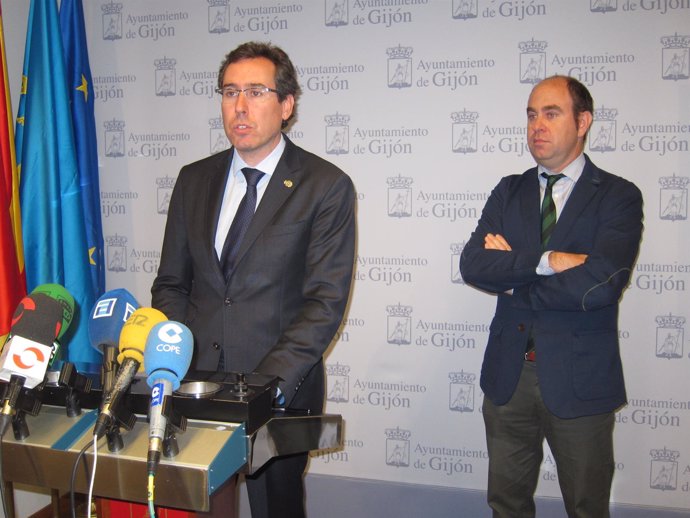 Fernando Couto y David Argüelles (presidente Unión Comerciantes de Gijón)