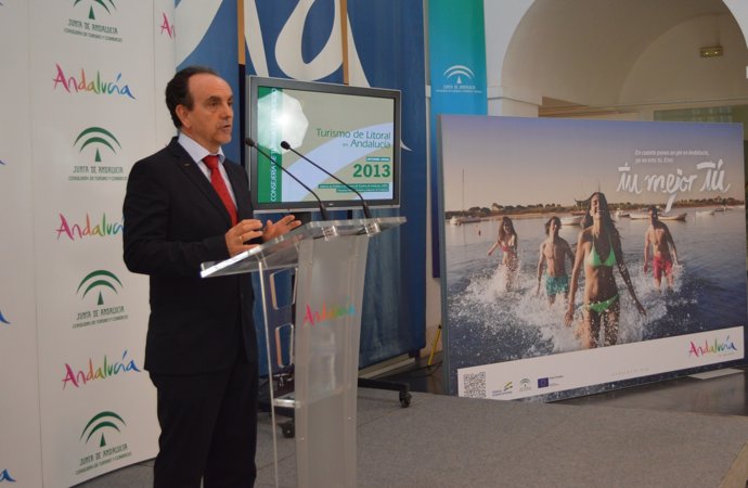 Rafael Rodríguez en la presentación del Informe Turismo de Litoral en Andalucía 