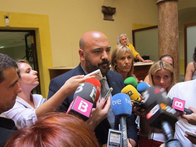 Martínez Llabrés declarando tras la reunión del Consejo Asesor de Turismo