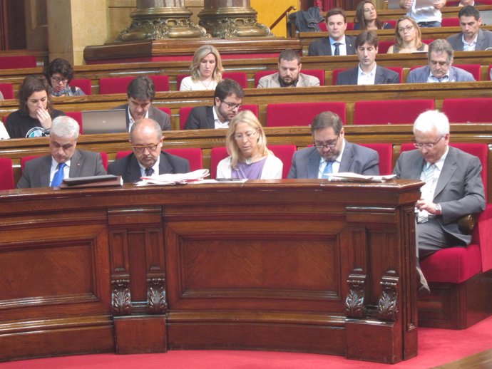 G.Gordó, F.Puig, N.Munté, J.M.Pelegrí y F.Mascarell, en el pleno del Parlament