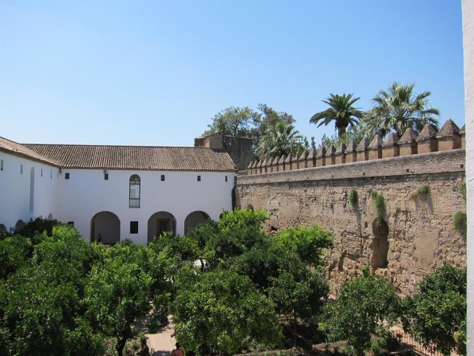 Uno de los patios del Alcázar de los Reyes Cristianos