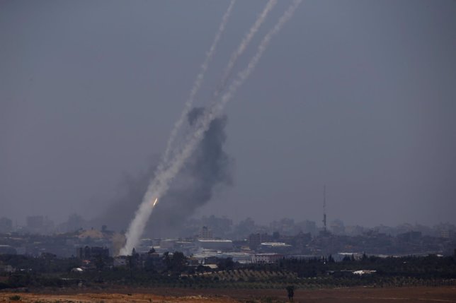 Lanzamiento de cohetes desde Gaza hacia Israel