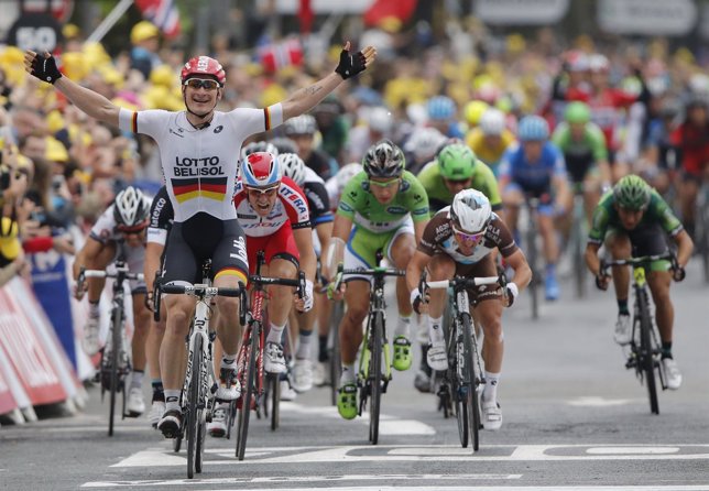 Andre Greipel (Lotto) celebra su triunfo en una etapa del Tour 2014