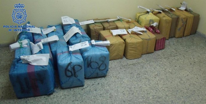 Fardos de hachís incautados 