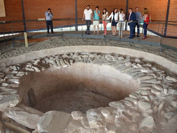 Del Moral visita el yacimiento Huerta Montero de Almendralejo