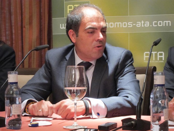 Lorenzo Amor.