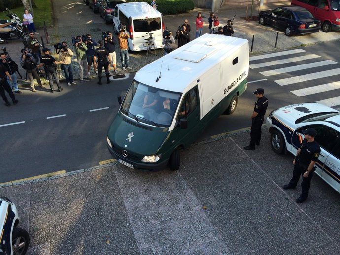 Llegada de los padres de Asunta a los juzgados de Santiago.