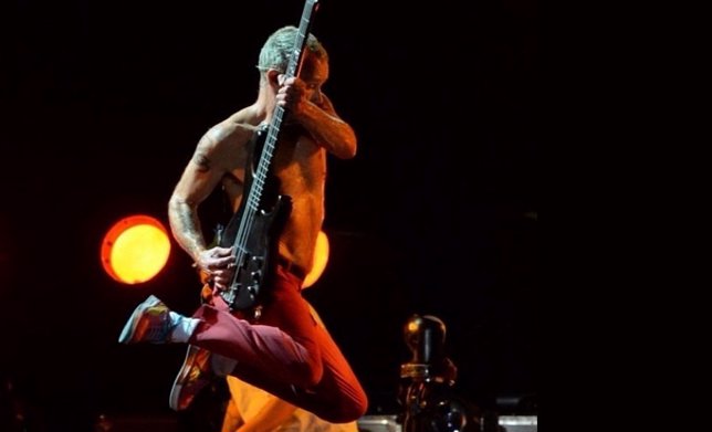 El bajista de los Red Hot Chili Peppers vende su mansión