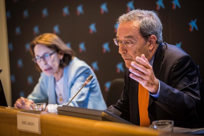 Jaime Lanaspa y Rosa Aparicio en la presentación del informe