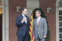 Rajoy y Mas hablan para cerrar una reunión