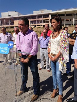 Bendodo y María Paz fernandez en obras hospital ronda