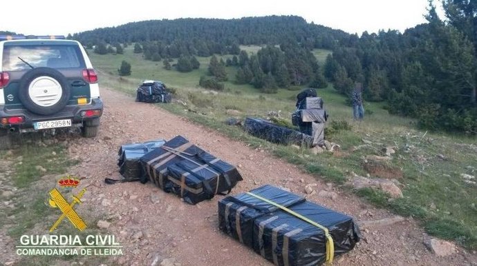 Farderos con tabaco de contrabando cerca de aduana de Lleida