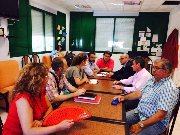 Reunión del PSOE de Jaén con vecinos por el centro de día de Santa Isabel