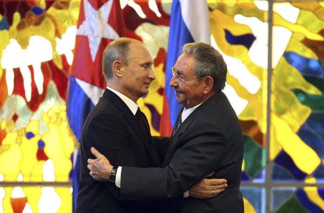 Russia's President Vladimir Putin hugs Cuba's President Raul Castro after a meet