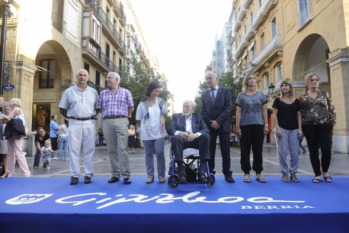  Nestor Basterretxeari En La Entrega De La Medalla De Oro De Gipuzkoa 2013