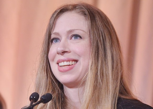 Chelsea Clinton dando conferencia