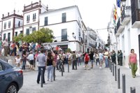 Unos 150 vecinos se concentran pacíficamente en Estepa