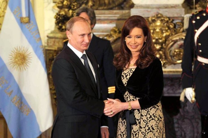 Los presidentes de Argentina, Cristina Fernández, y Rusia, Vladimir Putin