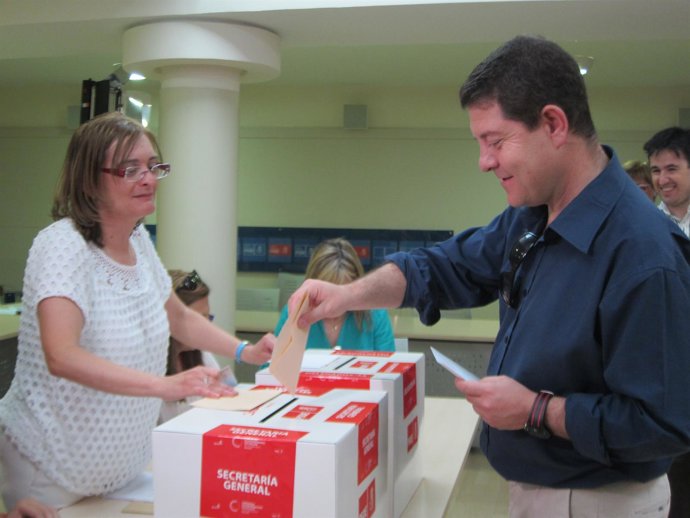 Page vota secretario general