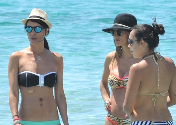 Vania Millan disfruta de sus ultimos dias de solteria en Ibiza