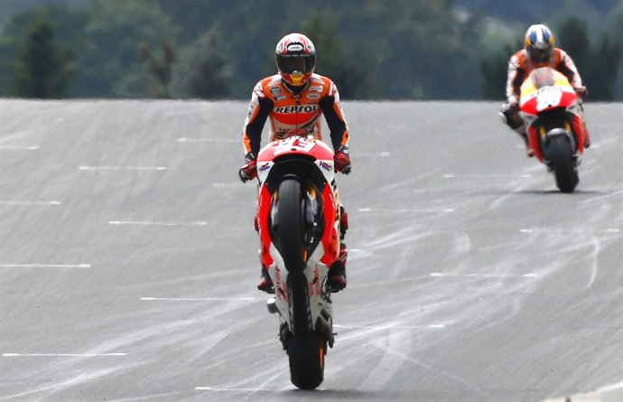 Marc Márquez gana en Alemania delante de Dani Pedrosa