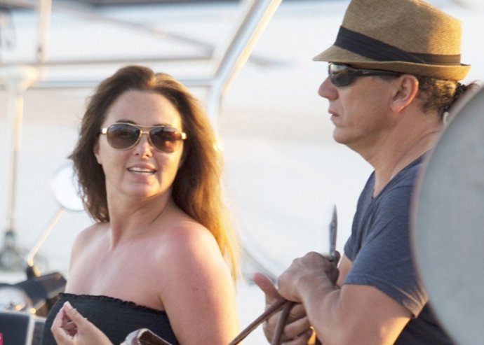 Tras mess duros, Carmen Morales disfruta junto Luis Guerra de romántica escapada