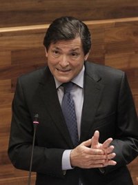 PSOE-Presidente de Asturias, sobre el respaldo de Susana Díaz, cree que detrás de Pedro Sánchez "no debería haber nadie"