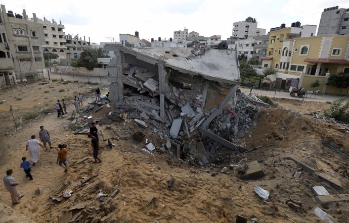 Edificio destruido por los bombardeos israelíes en la Franja de Gaza