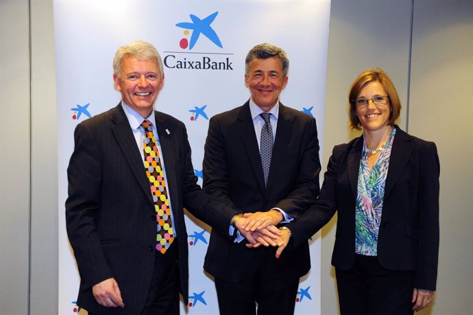 S. Culhane, (Cisi) F. Coll (CaixaBank) i C. Martinell (UPF) por la izq