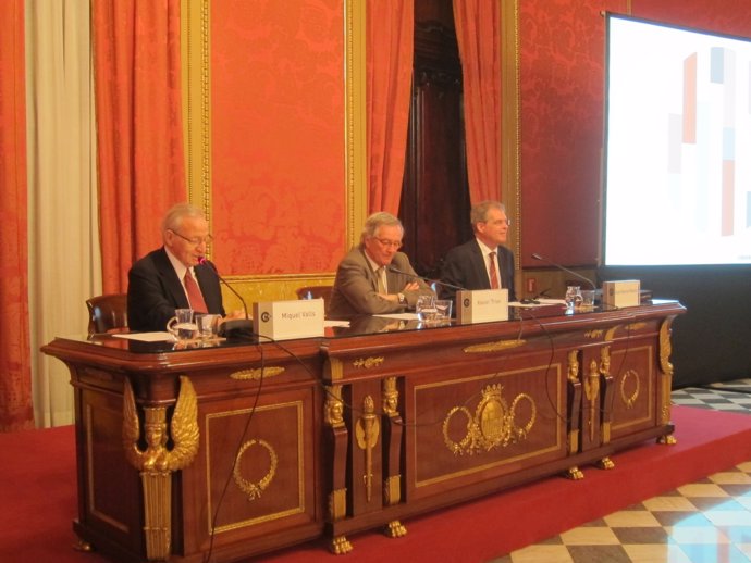 Miquel Valls, Xavier Trias y Joan Ramon Rovira en la presentación del informe