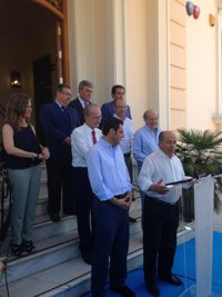 Torres Hurtado reaparece en la reunión de alcaldes del PP-A "casi en condiciones" de reincorporarse